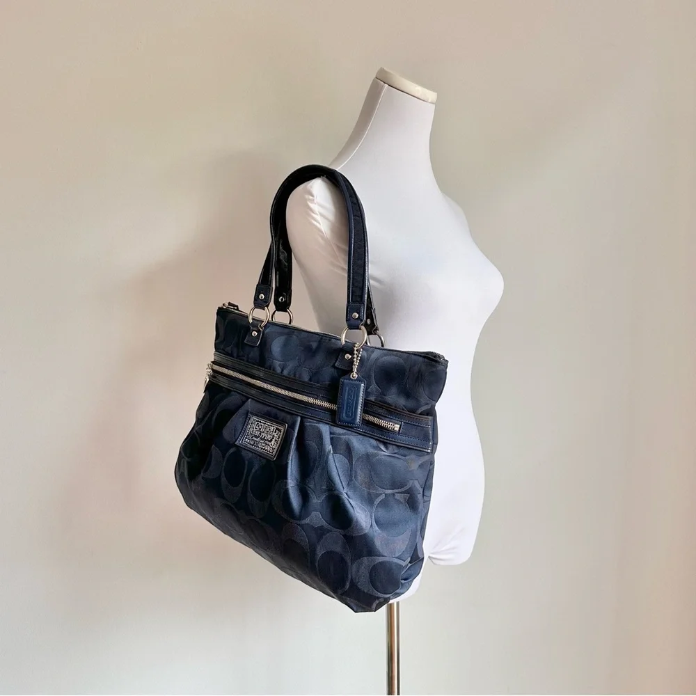 Coach “daisy signature